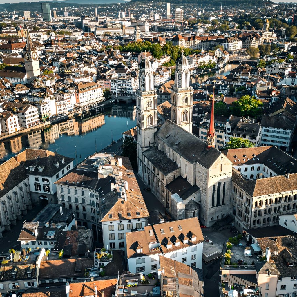 ✈ Milan for £33, NYC for £298, New Zealand for £534 RTN